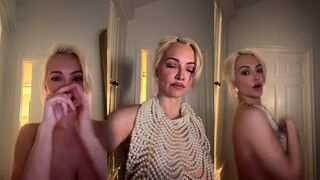 Lindesey Pelas Live pearl chain striptease