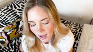 Zoeneli - Your stepsister's best friend gets horny while waiting