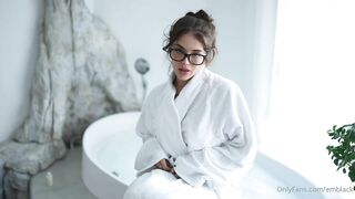 Emily Black / Emblack Bath Squirt Onlyfans