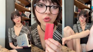 Kenalialuv  JOI dommy librarian edition