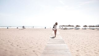 Bralessforever - Elfa---Thin-White-and-a-Little-Wet