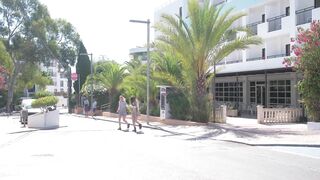 Bralessforever - Alissa-and-Lana---Showing-Off