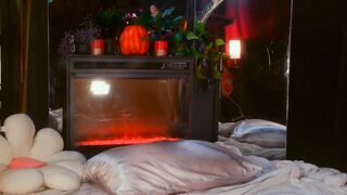 Bigtittygothegg- pillow humping